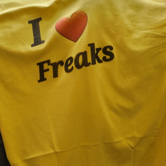 I ♡ Freaks Unisex T-shirt - Picture 1 of 2